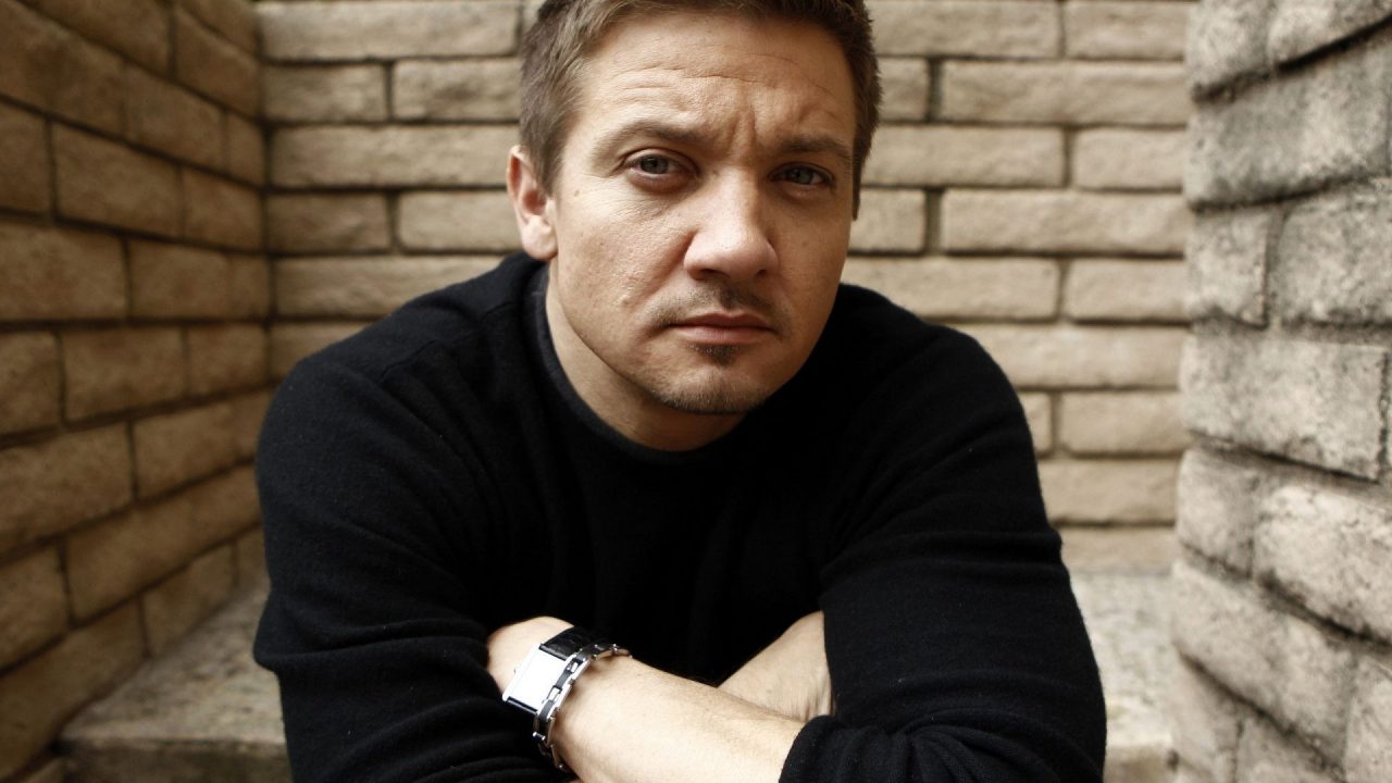 Jeremy Renner Good Looking Photoshoot Images - 1080p Full HD Wallpaper