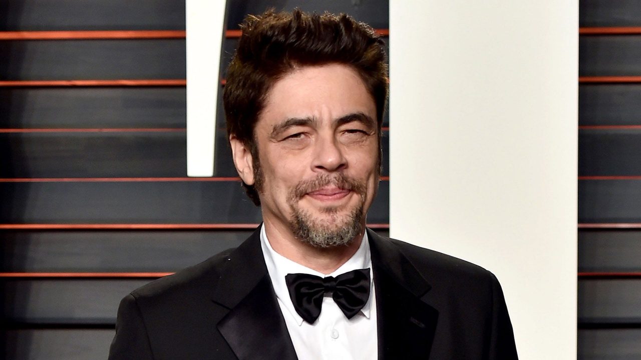 Benicio Del Toro Cute Smile Pics - 1080p Full HD Wallpaper