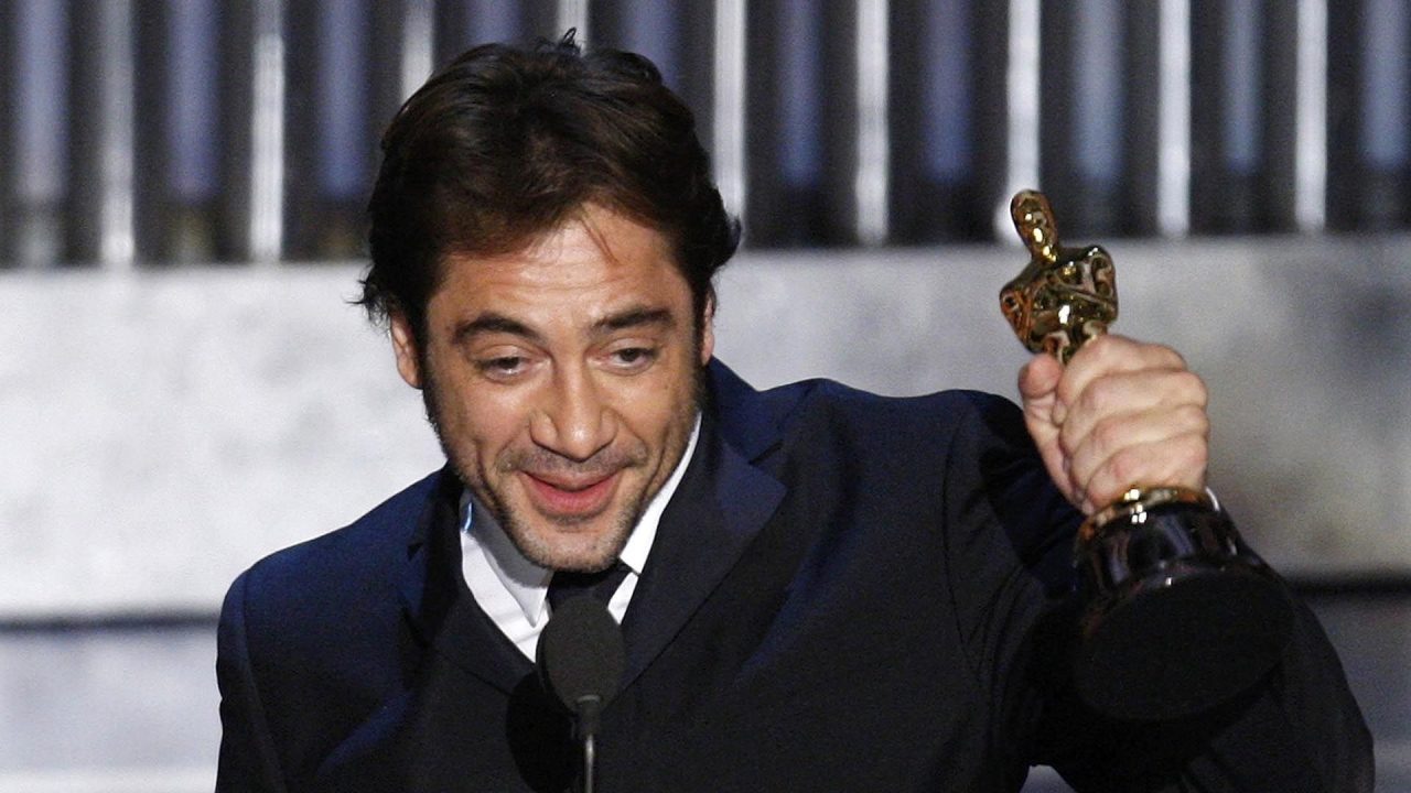 Javier Bardem With Oscar Award Stills - 1080p Full HD Wallpaper