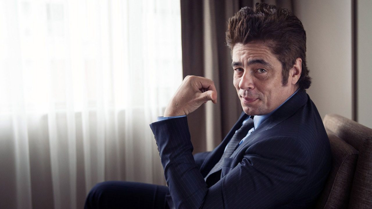 Cute Smile Look Pics Of Benicio Del Toro - 1080p Full HD Wallpaper