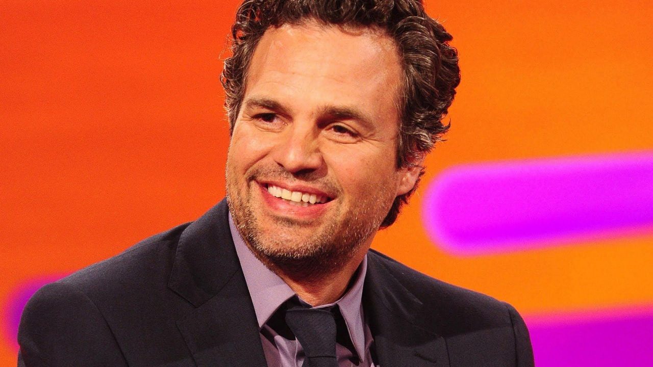 Cute Smiling Pictures Of Mark Ruffalo - 1080p Full HD Wallpaper