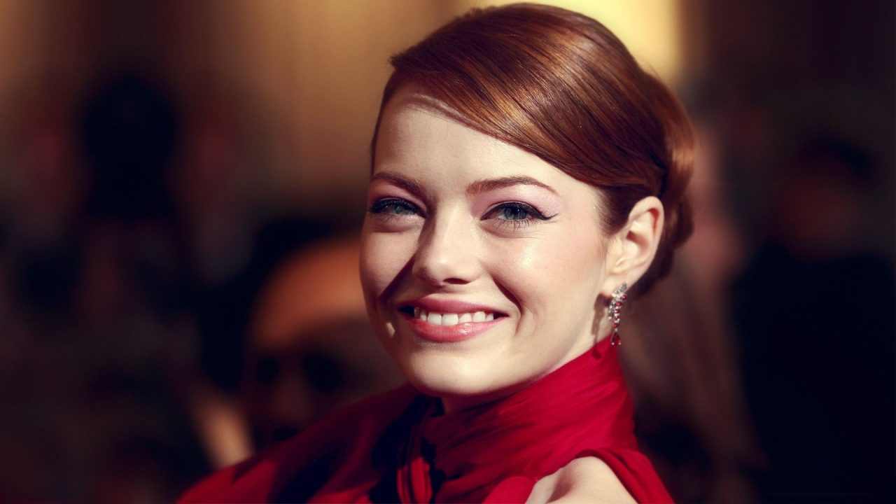 Hot Smiling Pictures Of Emma Stone - 1080p Full HD Wallpaper