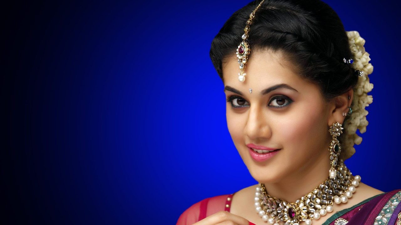 Amazing HD Wallpapers Of Taapsee Pannu - 1080p Full HD Wallpaper