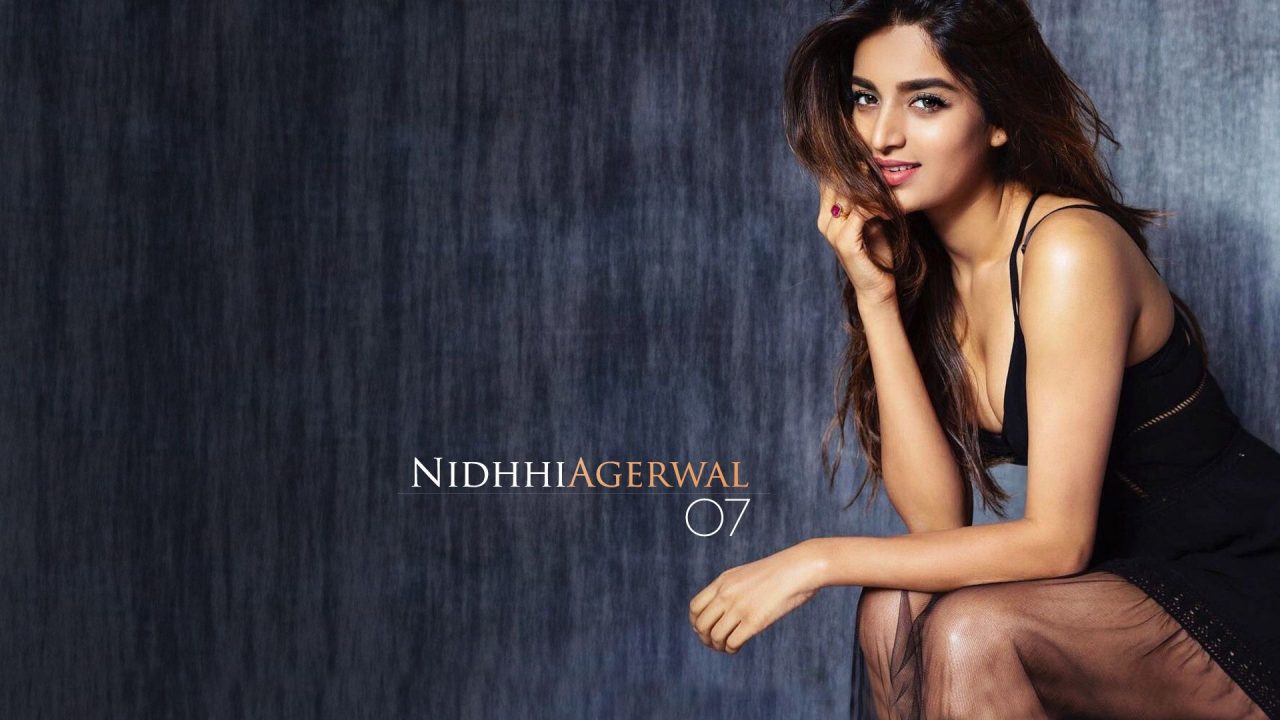 Cute Smile HD Wallpapers Of Nidhhi Agerwal - 1080p Full HD Wallpaper