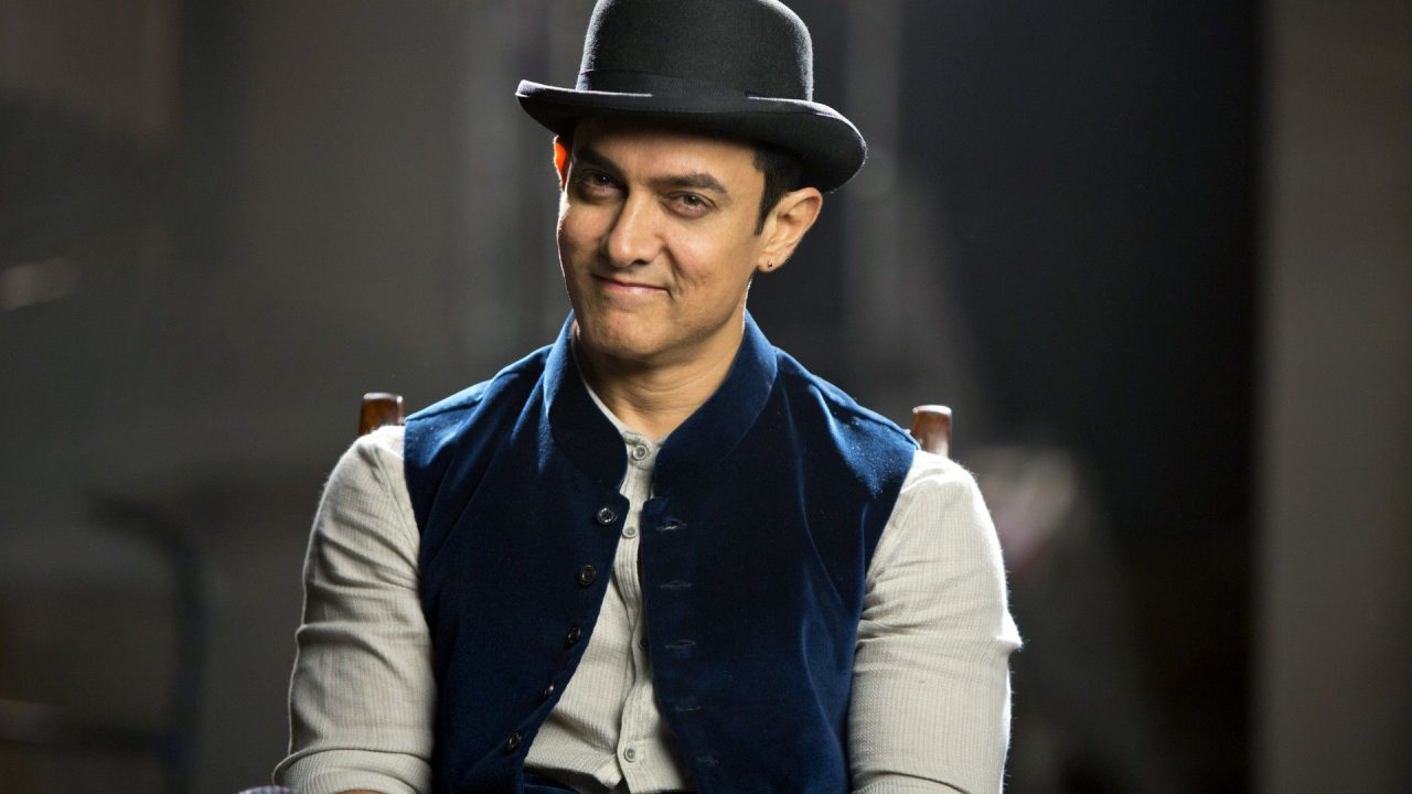 Cute Smile Pics Of Aamir Khan - 1080p Full HD Wallpaper