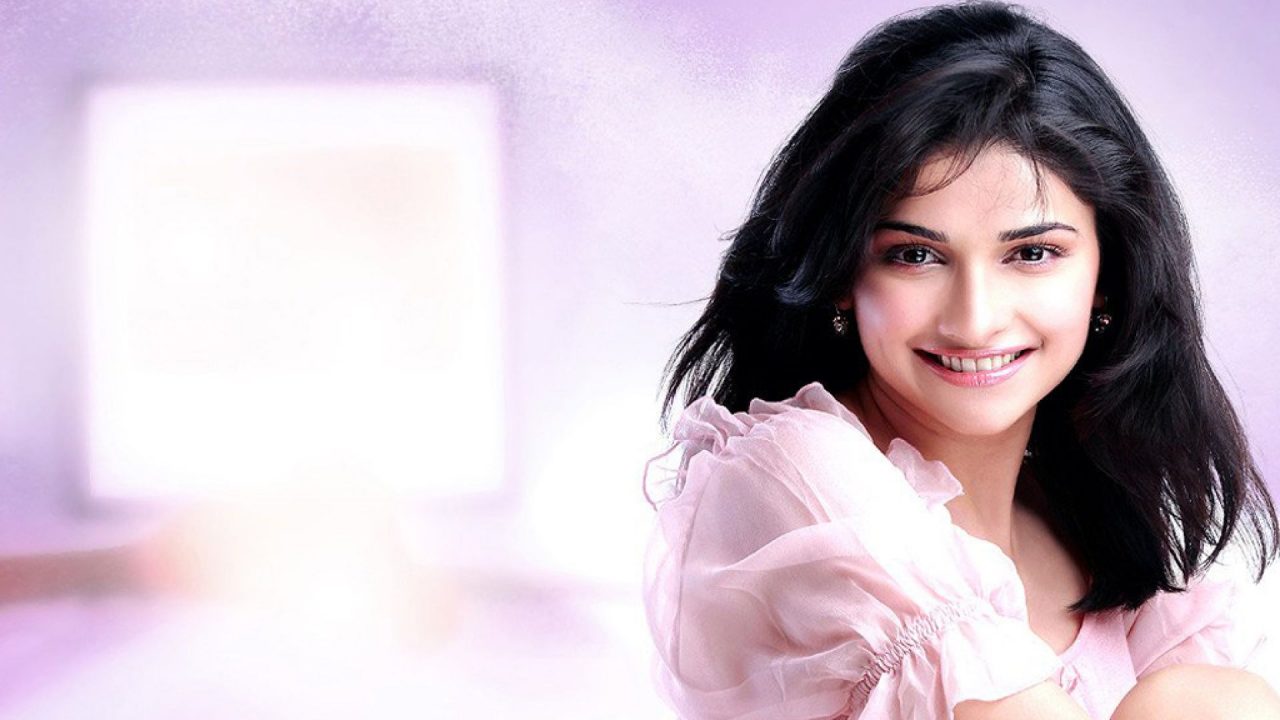 Dazzling Smile HD Wallpapers Of Prachi Desai - 1080p Full HD Wallpaper