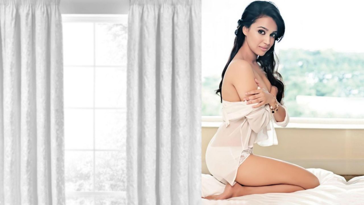 Hot And Sexy Photoshoot Of Swara Bhaskar - 1080p Full HD Wallpaper